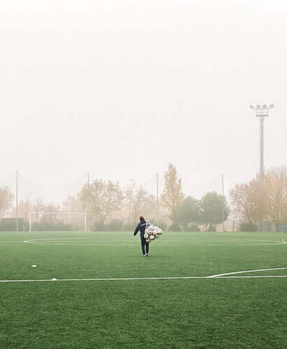 How to Kick a Football - Power vs Finesse